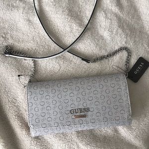 NEW GUESS CHAIN WALLET/CROSBODY